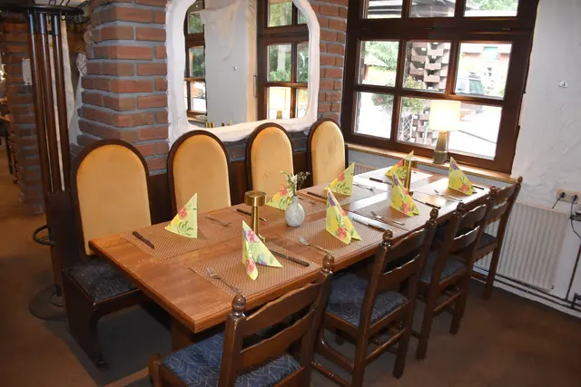 Ein helles und freundliches Ambiente lädt im Restaurant Bosna zum Verweilen ein | Foto: Axel-Holger Haase