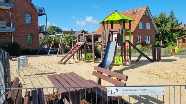 Der Spielplatz mit Attraktionen für Kinder  | Foto: ig
