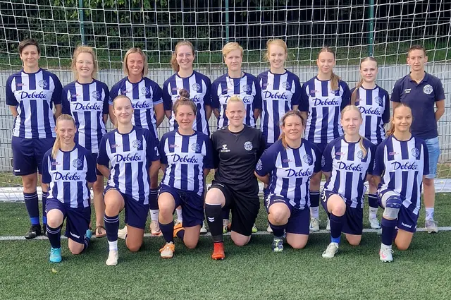 Das Bezirksligateam des Buchholzer FC für die neue Saison mit Trainerin Nataly Barlage (stehend, re.) | Foto: BFC