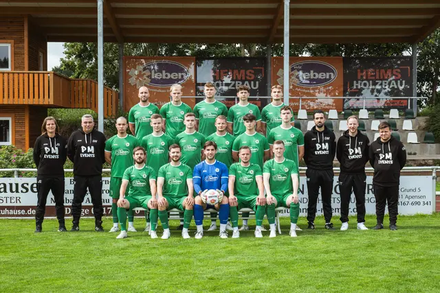 Das neu formierte Team der Eintracht Elbmarsch mit seinen Trainern und Betreuern | Foto: Eintracht Elbmarsch