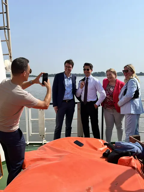 Bitte lächeln: Christoph Ploß (3. v. re.) mit den drei örtlichen CDU-Parlamentariern Birgit Butter (v.re.), Melanie Reinecke und Christoph Frauenpreiß | Foto: Daniel Beneke/LK Stade