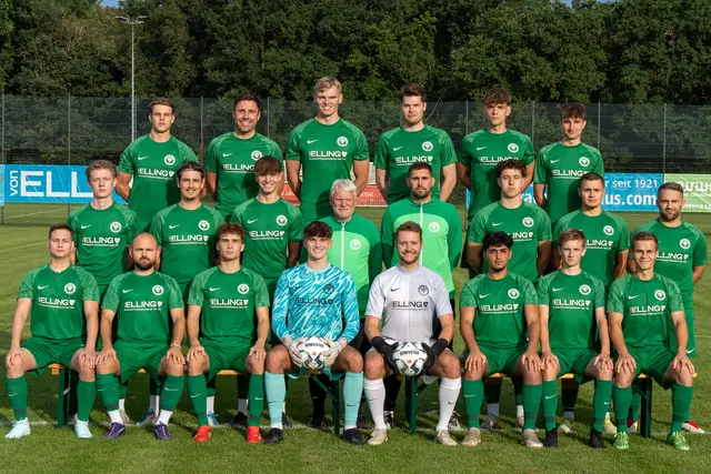 Der MTV Borstel-Sangenstedt hat sich zur Saison 2025/26 neu aufgestellt mit (hintere Reihe v. li.): Till Möritz, Christopher Blunk, Tim Lilienthal, Lukas Kölm, Julian Ramsch, Timo Wieberneit; und (Mitte v. li.): Jonah Schneider, Fabian Flegel, Jonas König, Torwarttrainer Nowo, Trainer Lukas Pägelow, Lasse Boor, Jacob Braun, Phillip Gruhn, sowie (vorne v. li.): Luca Blank, Luca Meyer, Leon Blank, Luca Weber, Brian Mehm, Devrim Kirdag, Leif Sörensen und Sven Ließke.
Zur Mannschaft gehören noch: Bastian Wohler, Konstantin Braatz, Mika Pätzel, Erik Hatje, Finn Klöpper, Marvon Mißfeld, Obmann Peter König, Jens Ohlhorst und Thorsten Niehaus (nicht auf dem Foto) | Foto: MTV
