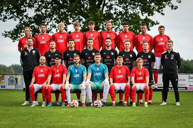 Der MTV Egestorf hat sich gut aufgestellt mit (obere Reihe v. li.): Flo Eggert, Stephen Kullik, Timothy Bischoff, Leon Rieckmann, Luis Harms, Lukas Lübberstedt, Daris Dozic, Benjamin Müller, Luc Meyer; (Mitte v. li.): Fabiano Curia (Co-Trainer), Christopher Ehlers, Ole Albers, Pascal Lühr, Anton Heins, Leo Braatz, Marcel Jost, Markus Klörs (Trainer) sowie (vorne v. li.): Paul Meister, Jack Mischke, Marcel Corrieri, Ole Weselmann, Marvin Dibowski, Bennet Dolle
Zur Mannschaft gehören noch: Arne Weselmann, Patrick Struwe, Hendrik Jüttner, Lasse Albers, Leon Homann, Ian Strauß, und Tobi Stöckmann (TW-Trainer) - nicht auf dem Foto - | Foto: Andreas Hannig