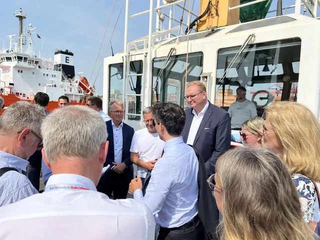 Bei der Rundfahrt wurden viele Gespräche geführt | Foto: Daniel Beneke/LK Stade