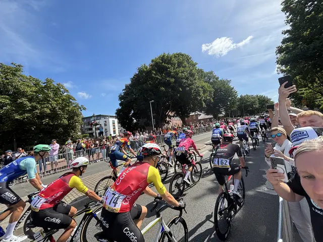 An der Hafenbrücke nahm das Rennen Fahrt auf | Foto: pau