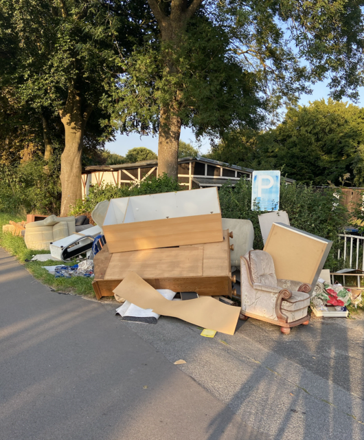 Hier wurde offenbar eine halbe Wohnungseinrichtung entsorgt | Foto: privat