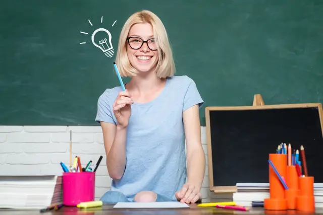 Der Landkreis Stade möchte mit speziellen Förderprogrammen Referendare und Junglehrer in die Region holen | Foto: Adobe Stock/Volodymyr