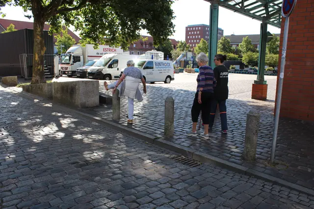 Gerda (li.) zeigt, wie beweglich sie noch ist | Foto: sb
