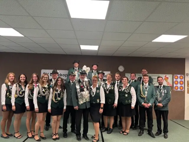 Die Würdenträger mit ihrem König Klaus Gerkens | Foto: Schützenverein Ladekop