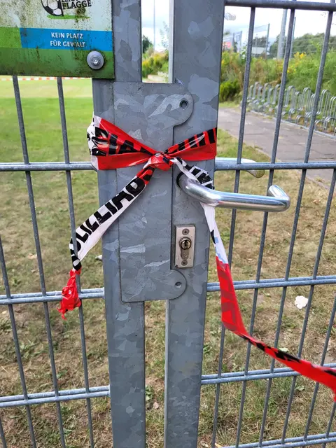 Dieser Teil des Geländes ist für weitere Ermittlungen noch von der Polizei abgesperrt | Foto: sh