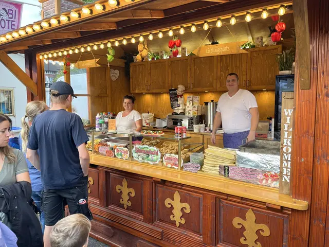 Die Gäste werden von den Budenbetreibern kulinarisch verwöhnt | Foto: sra