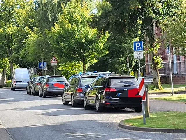 Die ermittelnde Polizeibehörde kommt aus Cuxhaven. Sie trafen sich erst in der Tostedter Dienststelle,  bevor es am frühen Abend an den Tatort ging | Foto: sh
