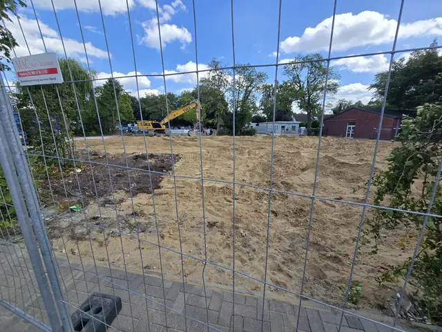 Schnelle Arbeit hat die Stadt beim Abriss der Turnhalle der Alten Stadtschule geleistet | Foto: thl