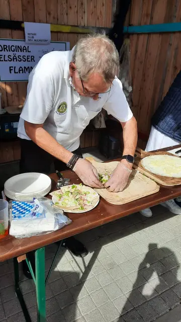 Der Flammkuchen des Rotary Clubs war im Rekordtempo ausverkauft | Foto: Rotary Club Neu Wulmstorf