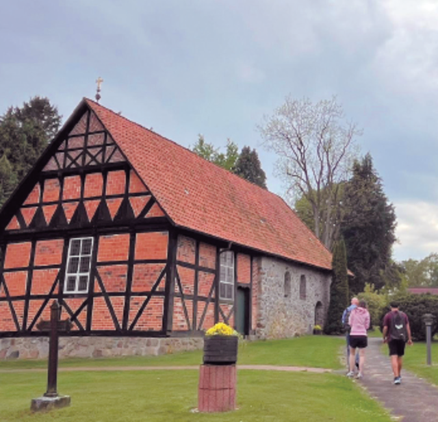 An der Undeloher St.-Magdalenen-Kirche startet der Pilgergang | Foto: privat/Ulrike Plönnigs