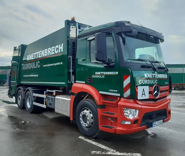 Wurden in sehr vielen Orten lange nicht gesehen: die Fahrzeuge der Wiesbadener Firma Knettenbrech &amp; Gurdulic  | Foto: Knettenbrech &amp; Gurdulic