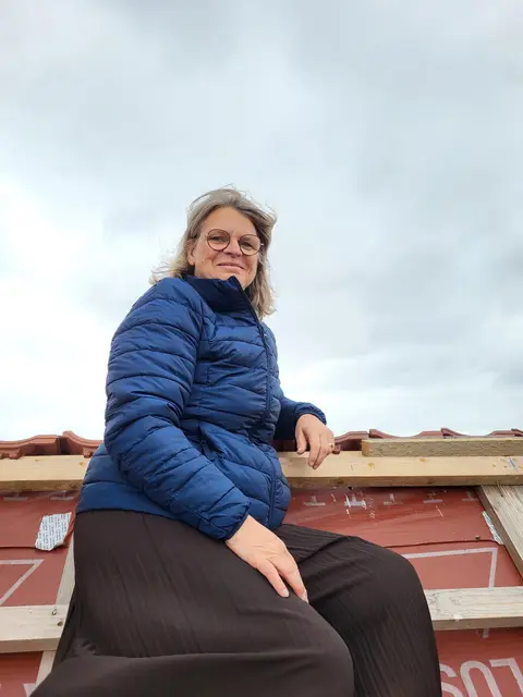 Ich bin tatsächlich mit zittrigen Knien und mulmigen Gefühl im Magen bis nach ganz oben auf den First geklettert 