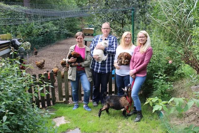 Auch sie engagieren sich im neuen Verein (v. li.): Kassenprüferin Steffi Klinger, Vorsitzender Stefan Friedrich, Ehefrau und Kassenwartin Meike sowie zweite Vorsitzende Nina Kempf | Foto: ce
