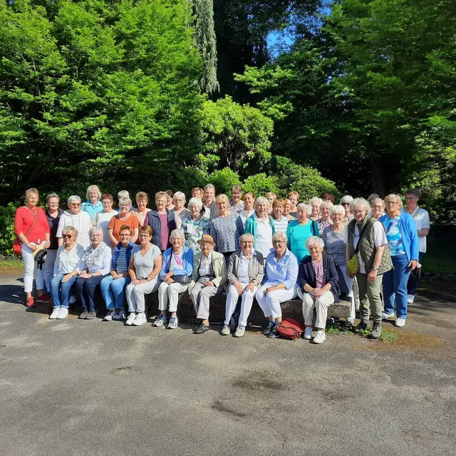 Eine große Gemeinschaft: Die Landfrauen versammelten sich zum Gruppenbild | Foto: Landfrauenverein Pattensen und Umgebung
