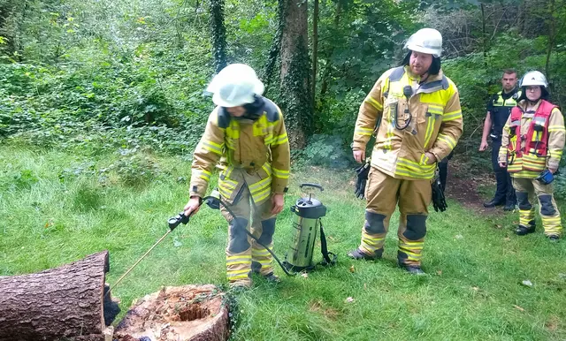 Mit Wasser aus zwei Kleinlöschgeräten rückte man dem Brand zu Leibe | Foto: Stefan Braun, Feuerwehr LK Stade
