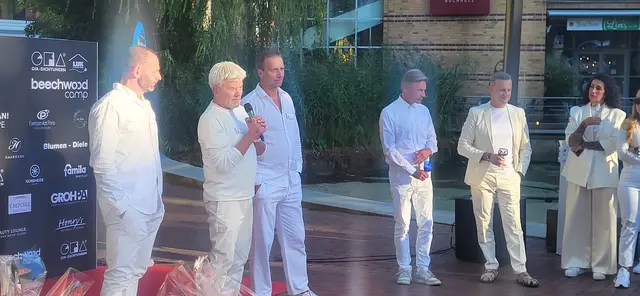 Udo Pagenkämper, Vorsitzender der KinderKrebsInitiative Buchholz bedankt sich bei der Spendern | Foto: André Welle