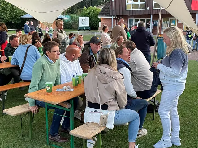 Feiern und Klönen in Jesteburg | Foto: BGV Jesteburg