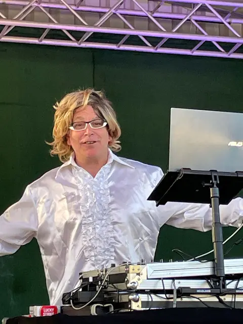 DJ Asse an seinem Arbeitsplatz | Foto: BGV Jesteburg