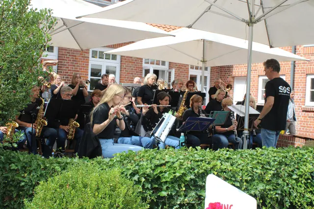 Auch das Swing Orchester Stelle begeisterte mit seinen Auftritten das Publikum | Foto: ce
