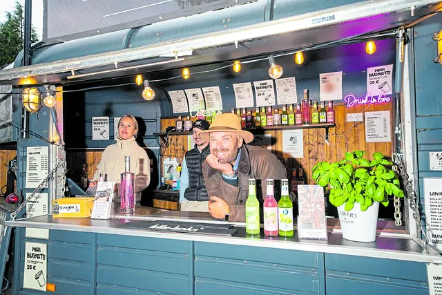 Am Barwagen erfüllte Pascal Duermeyer von Leonhardt Korn die Getränkewünsche | Foto: BECRE Media