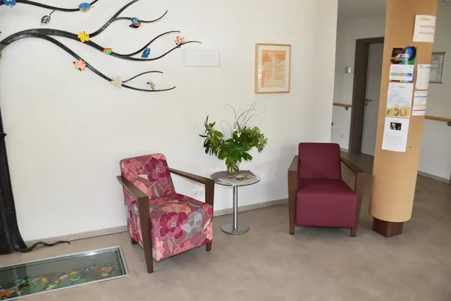 Das Foyer mit Wartebereich für Interessenten im Hospiz Nordheide an der Hermann-Stöhr-Straße 14 | Foto: Axel-Holger Haase