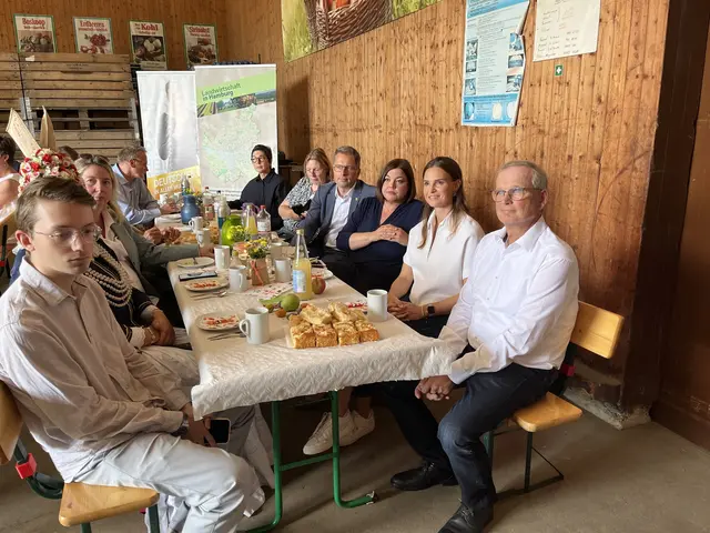 Austausch zwischen Erzeuger-Verbänden und Politik beim Auftakt in die Apfelsaison 2025 | Foto: Sandra Polenz