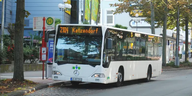 Im Landkreis Stade -  wie hier in Buxtehude - gehören die KVG-Busse zum Straßenbild. Im Landkreis Lüneburg werden die Busse künftig nicht mehr so häufig unterwegs sein | Foto: tk