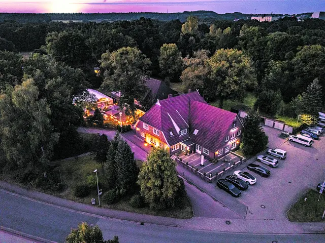 Das Hotel Zur Eiche und das Restaurant Henry's mit Cateringservice genießen über die Grenzen der Stadt Buchholz hinaus einen hervorragenden Ruf. Die zahlreichen Auszeichnungen bestätigen die sehr gute Gastronomie und den komfortablen Aufenthalt im Hotel  | Foto: BECRE Media