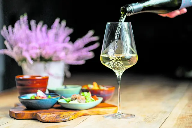 Perfekter Service im Restaurant Henry's | Foto: BECRE Media