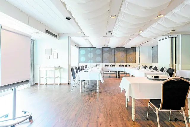 Helle und technisch bestens eingerichtete Konferenzräume | Foto: BECRE Media