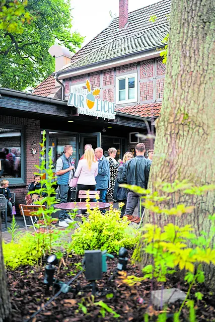 In dem idyllischen Ambiente wurden viele anregende Gespräche geführt | Foto: BECRE Media