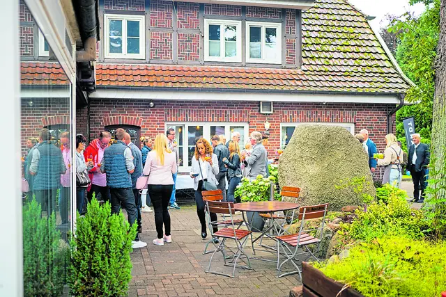 Die Gäste genossen das leckere Catering | Foto: BECRE Media