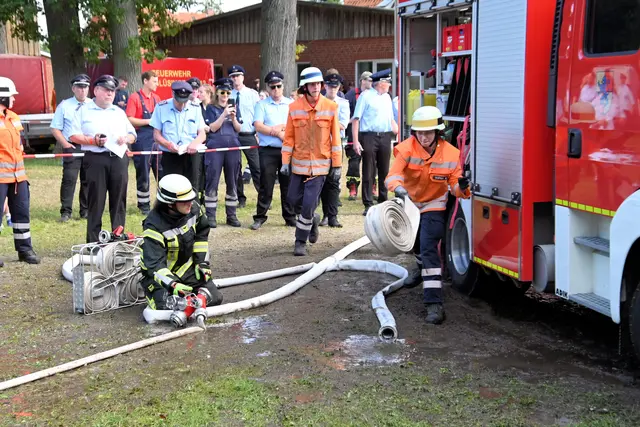 Das Auswechseln eines „geplatzten“ Schlauches gehörte zu den Leistungsvergleichs-Disziplinen | Foto: Mathias Wille