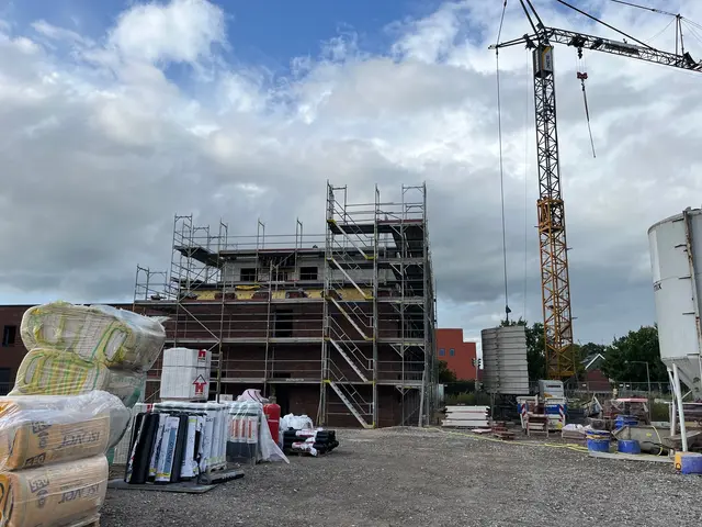 Das Gebäude der Autobahnpolizei im Bau Fotos | Foto: sra