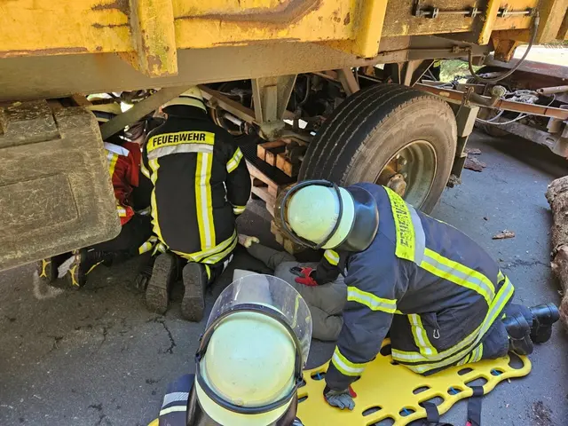 Die technische Rettung in Lüllau | Foto: Landkreis Harburg