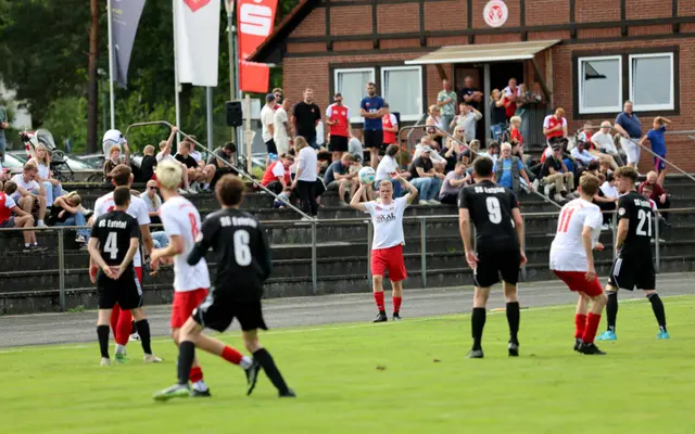Einwurf für den gastgebenden FC Hanstedt-Brackel | Foto: cc
