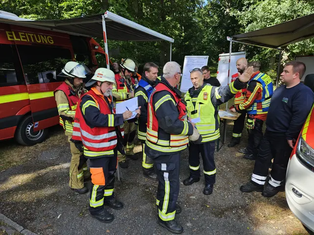 Die Einsatzbesprechung mit den Zugführern | Foto: Landkreis Harburg