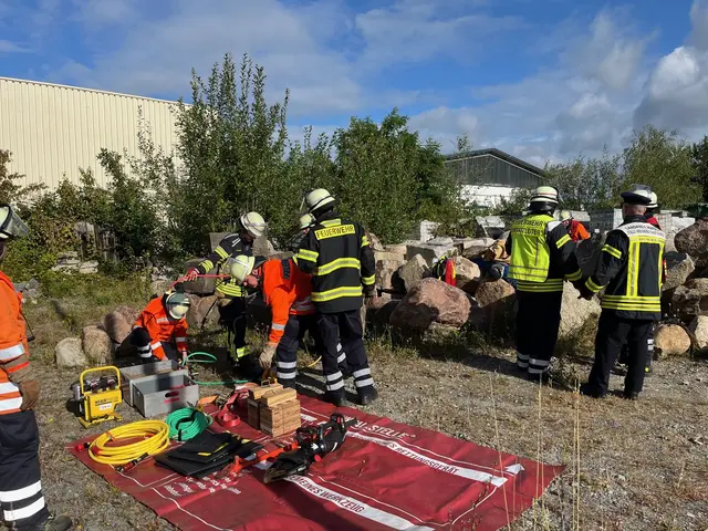 Die technische Rettung auf dem Bauhof in Bergedorf | Foto: Landkreis Harburg
