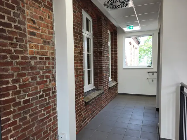 Wie eine Außenfassade perfekt in einen Innenraum integriert werden kann, zeigt der Anbau der Dieckhofschule | Foto: sh