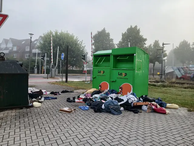 Der Containerstandort Am Westbahnhof in Tostedt wurde komplett zugemüllt | Foto: Sandow