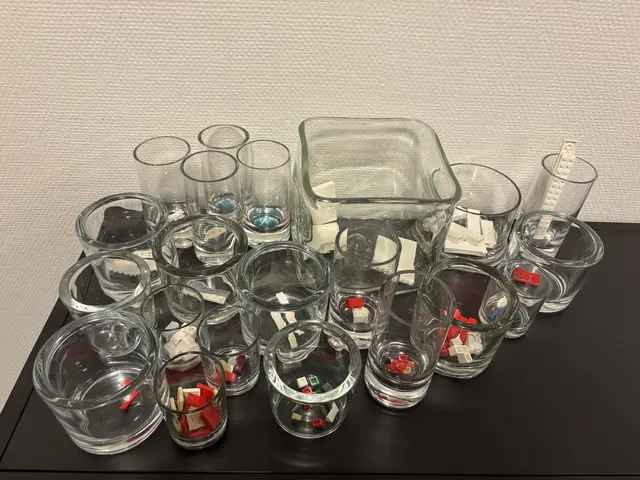 Gut organisiert – die Steine wurde in Gläsern sortiert, um bei über 9.000 Teilen nicht den Überblick zu verlieren | Foto: pau