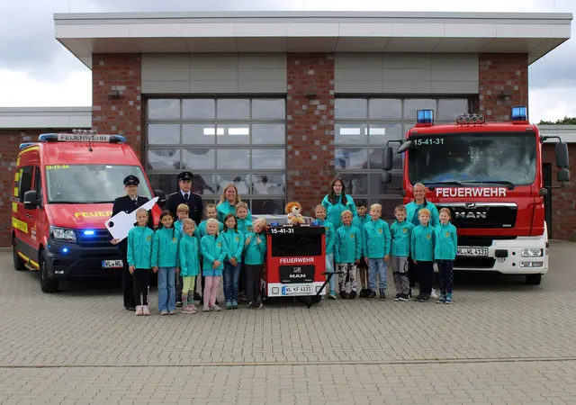 Die Kinderfeuerwehr in Bahlburg hat nun ihr eigenes Löschfahrzeug | Foto: Burkhard Giese