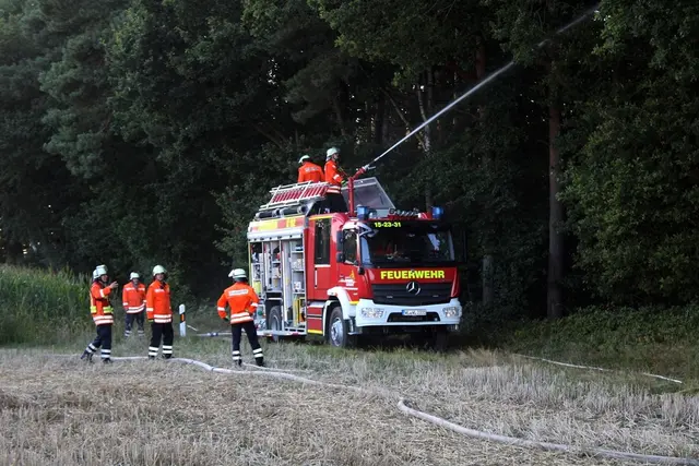 Das Tanklöschfahrzeug Luhdorf bei der Übung | Foto: Burkhard Giese