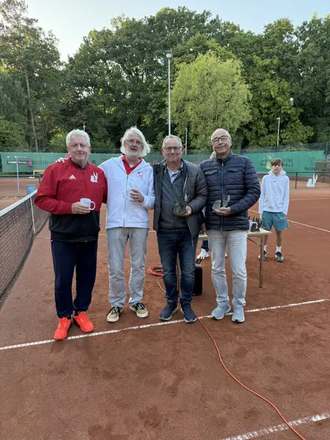 Michaeil Gwiasda (v.li), Hartmut Hoops, Werner von Borstel und Joachim Kellermann | Foto: TC Fredenbeck
