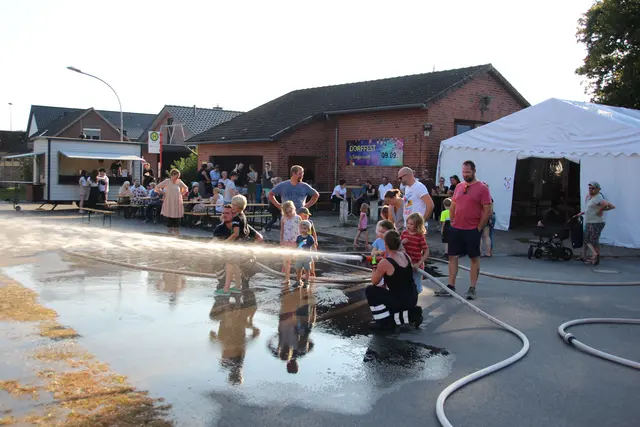 Beim Dorffest in Sangenstedt gibt es auch Einblicke in die Arbeit der Feuerwehr | Foto: Malte Tödter